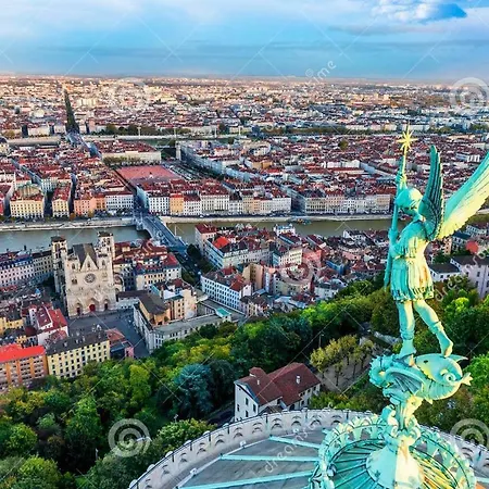 Privee Liceo Apartment Venissieux