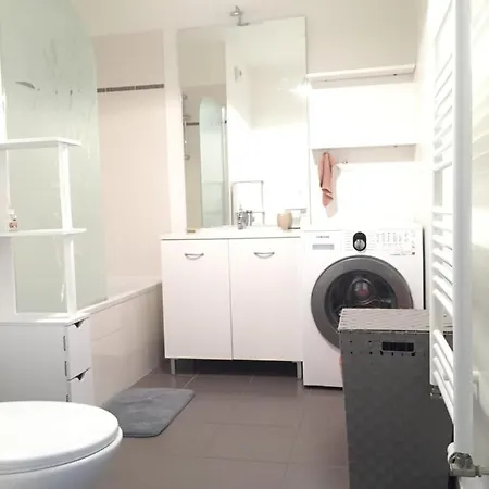Privee Liceo Apartment Venissieux